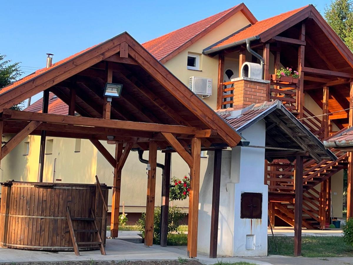 Venusz Ueduelocentrum Tiszacsege 外观 照片